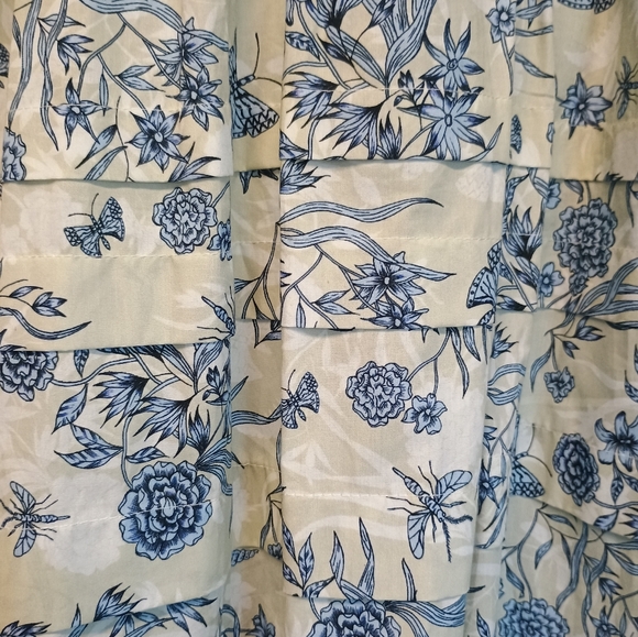 Hunter Bell Gardenia Jenkins Floral Blue and White Dress Puff sleeves - Picture 14 of 16